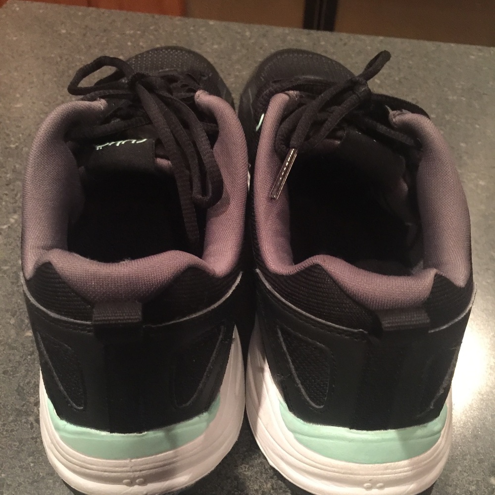 Sneakers - Picture 6 of 7